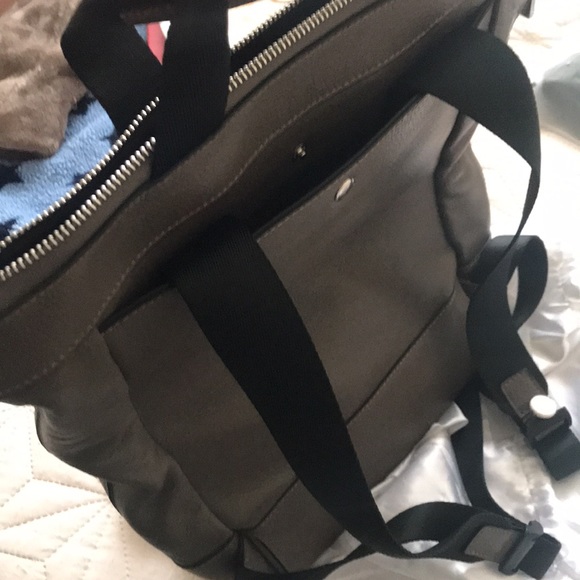 Danier Leather purse/backpack. - Picture 6 of 6